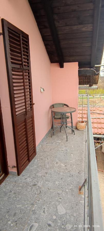 Liammarco Apartment Plaski Exterior photo
